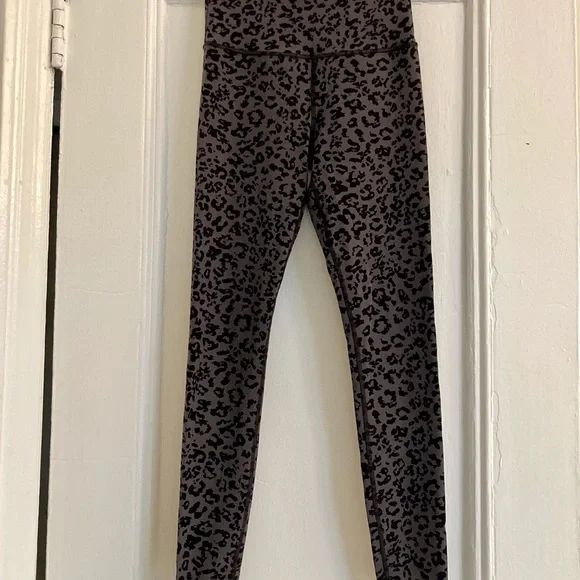 Athleta Elation Ultra High Rise Tight Gray/Black Leopard XS 27" inseam - Picture 3 of 10
